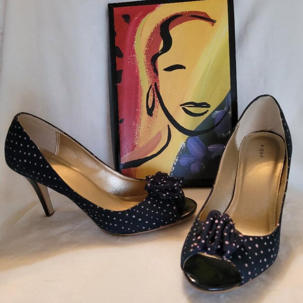 Fioni, Size 9.5, navy with pink polka dots